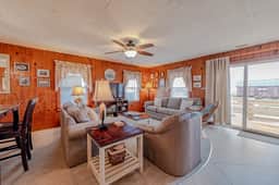 059 | Peyton's Place - Image 4