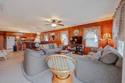 059 | Peyton's Place - Image 5
