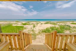 895 | Coleman's Sea Breeze Inn - Image 3