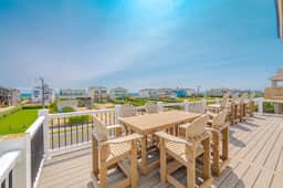 826 | Coastal Retreat - Image 2