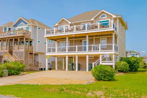 826 | Coastal Retreat - Image 1