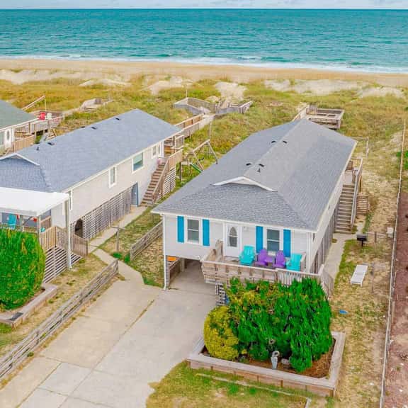 885 | Coleman's Beach Front Inn - Image 1