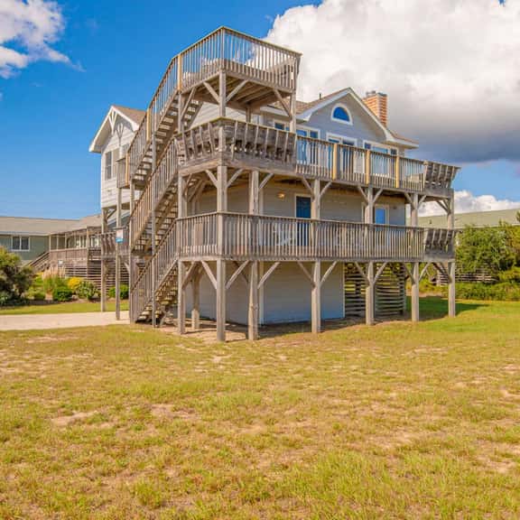 019 | Krazy Patty's Beach House - Image 1