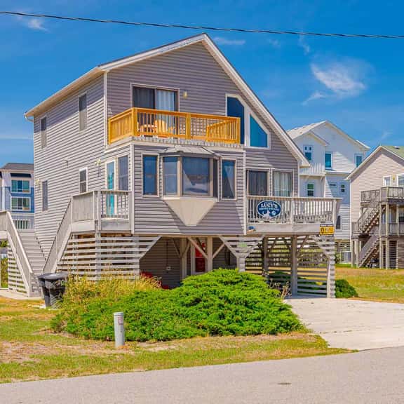 098 | Lucy's Shore Escape - Image 1