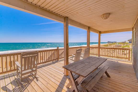 057 | The Aqua Hut - Image 2